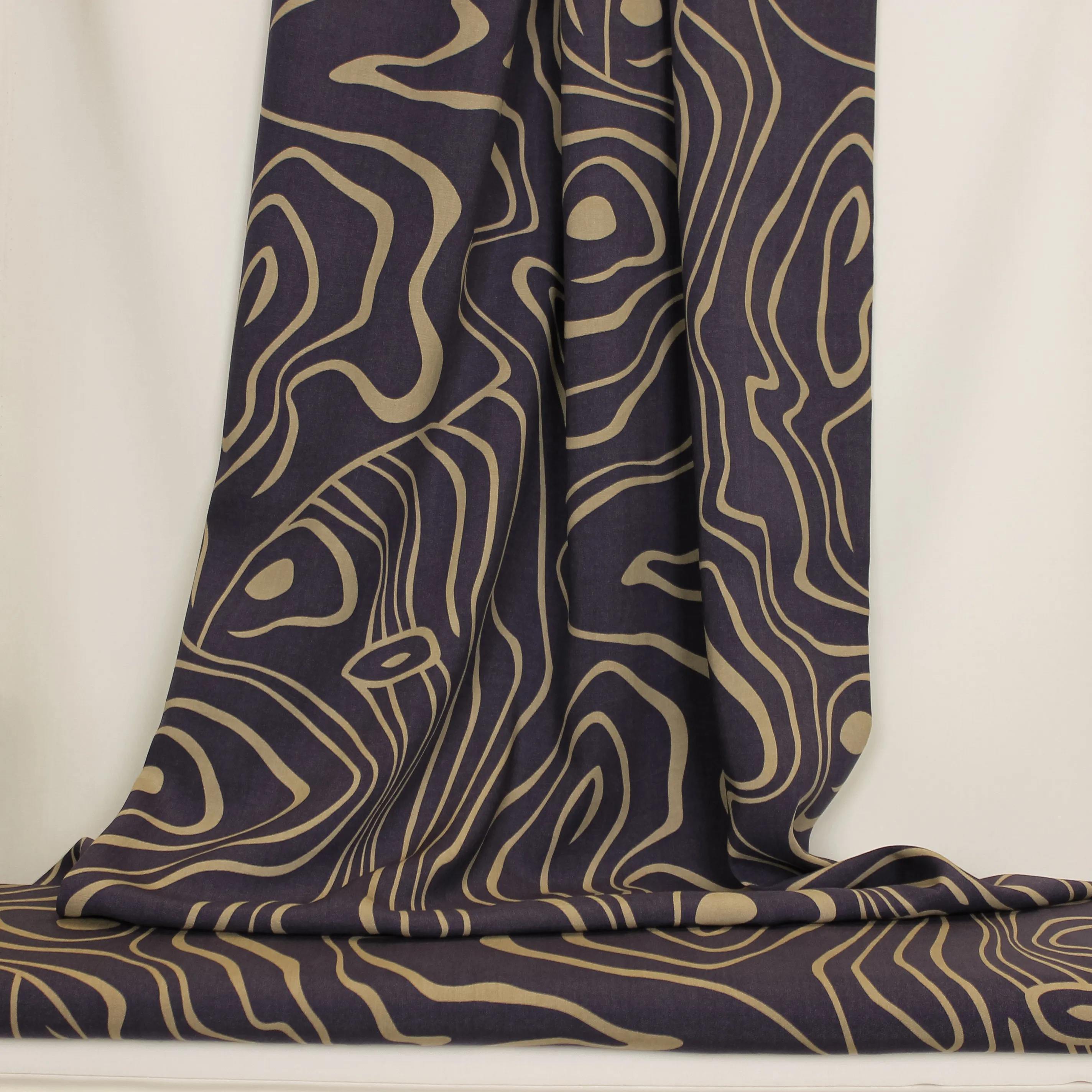 Viscose blauw met beige lijnen